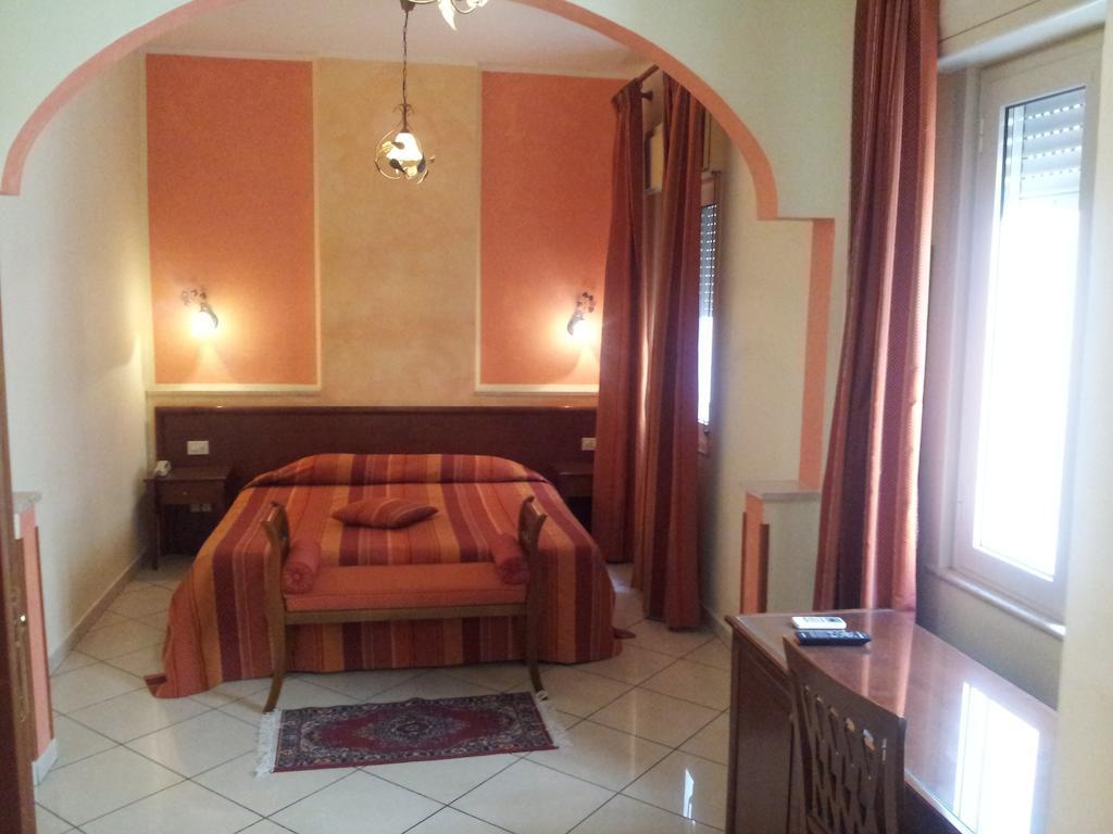 George Hotel Barcellona-Pozzo di Gotto Rom bilde