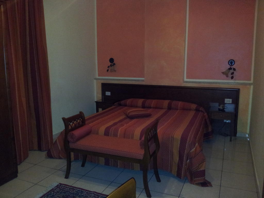 George Hotel Barcellona-Pozzo di Gotto Rom bilde